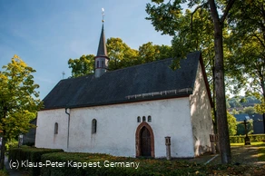 FerienweltWinterberg_2017_Hallenberg_Wallfahrtskirche Merklinghauser Kapelle Mariä Himmelfahrt_Herbst (13).jpg