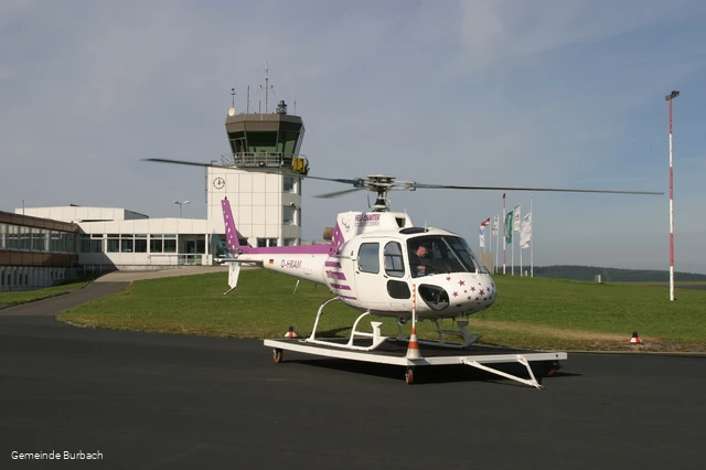 Startbereiter Hubschrauber am Siegerland-Flughafen